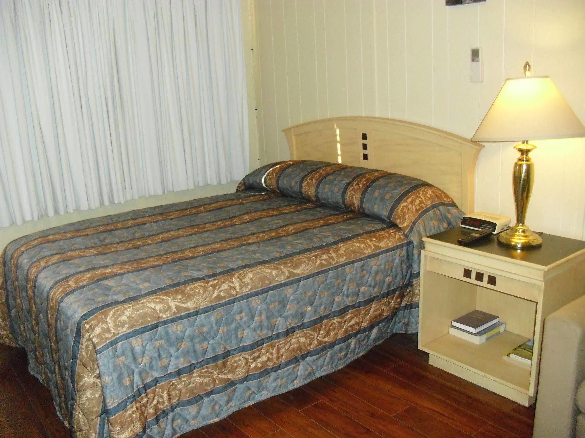 Stardust Motel Camrose Extérieur photo